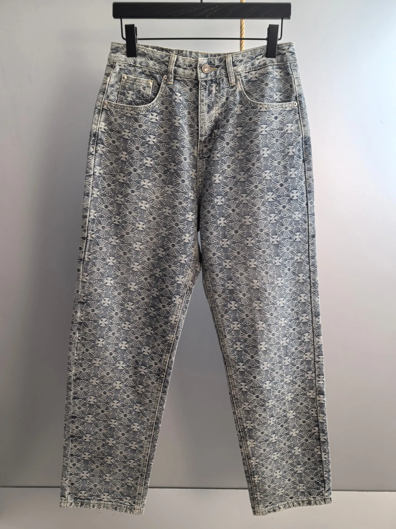 P960 Chrome Hearts Exclusively available in autumn and winter new counters, the same style denim suit can be sold separately, breathable, comfortable and casual! Full of high-end feel! The details are exquisite and high-end, and the workmanship is impeccable! The original high-end fabric is very high-end! The fabric is soft, delicate and comfortable, moisture-absorbent, quick-drying, breathable, neat and stylish. Top M-3XL, pants 29-36